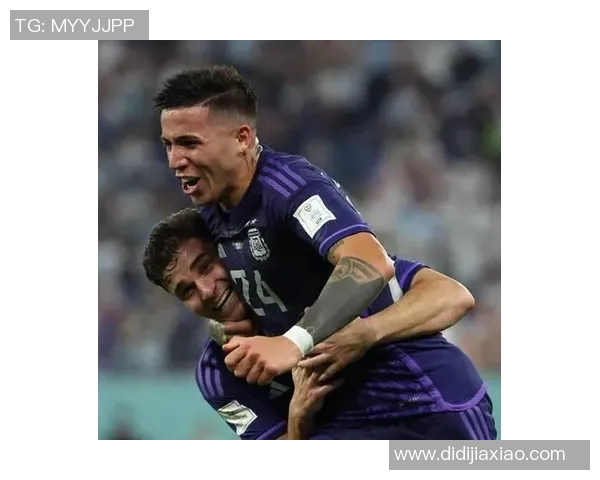 足球明星华丽瞬间高清图片展现球场魅力与激情的完美结合